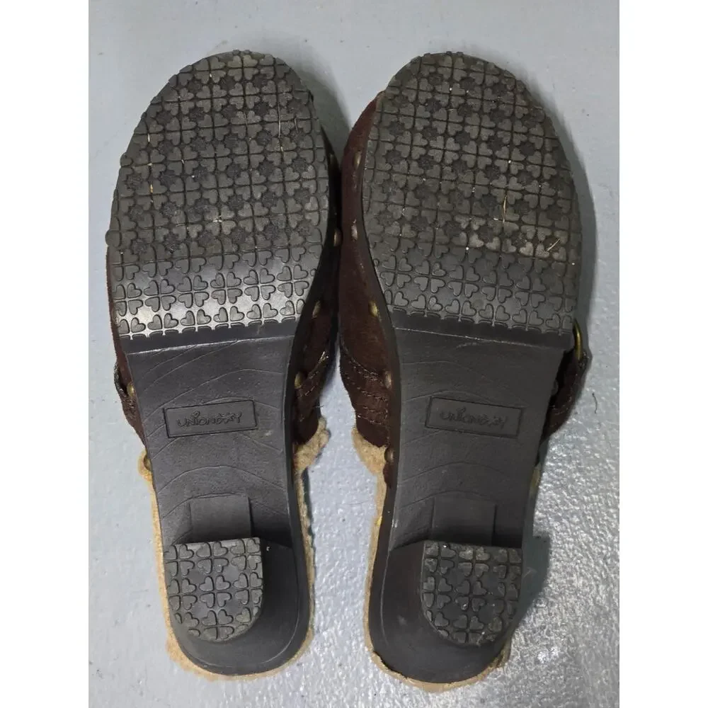 Unionbay clogs. 9.5M. Brown suede.